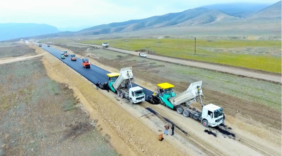 suqovushan-ve-talish-kendlerine-geden-tarixi-yollarin-asfaltlanmasina-bashlanilib-fotovideo