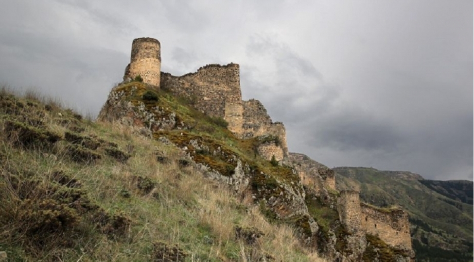 irevan-qalasindaki-butun-tarixi-abideler-mehv-edilib