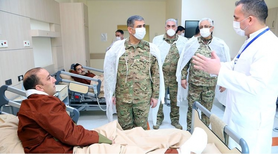 nazir-bayramlar-munasibetile-herbi-hospitalda-olub-video