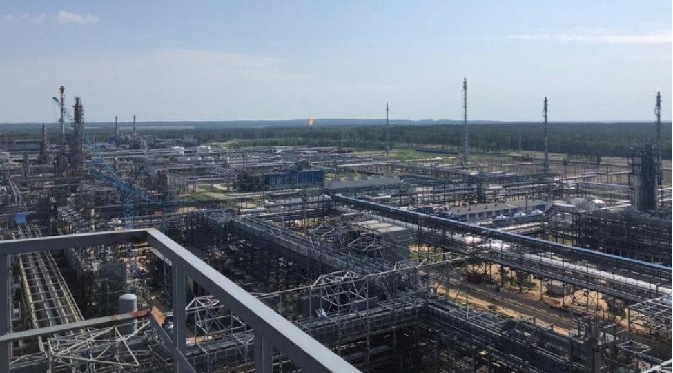 socar-mozir-neft-emali-zavodunun-hidrokrekinq-qurgusunun-montajini-basha-chatdirib-foto