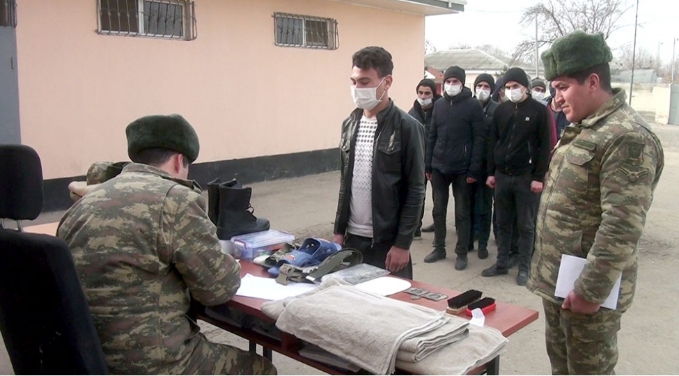 telim-herbi-hisselerinde-genc-esgerlerin-qebulu-kechirilir-video