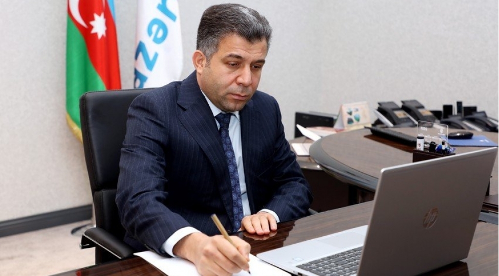 azeriqaz-sosial-shebeke-uzerinden-canli-yayim-kechirib-foto