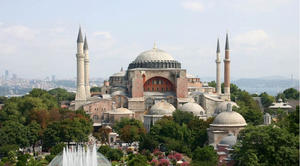 ayasofyada-numayish-etdirilen-tarixi-eserler-87-il-sonra-yeniden-bu-tarixi-mekandaki-yerini-tutacaq