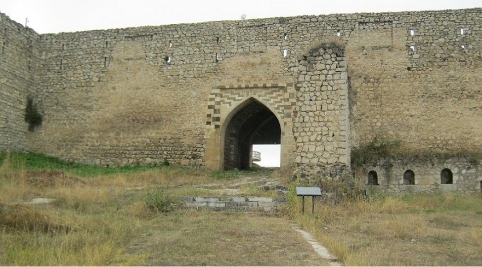 shusha-qalasinin-neche-darvazasi-var