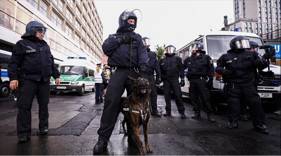 almaniyada-yeni-il-gecesinde-iki-nefer-olub