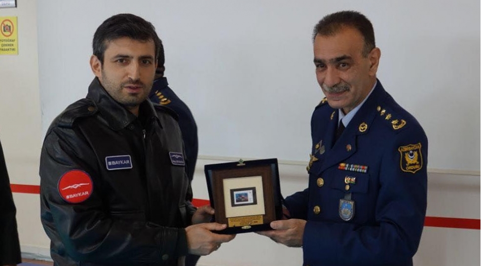 bayraktar-herbchilerimize-sertifikat-verib-video