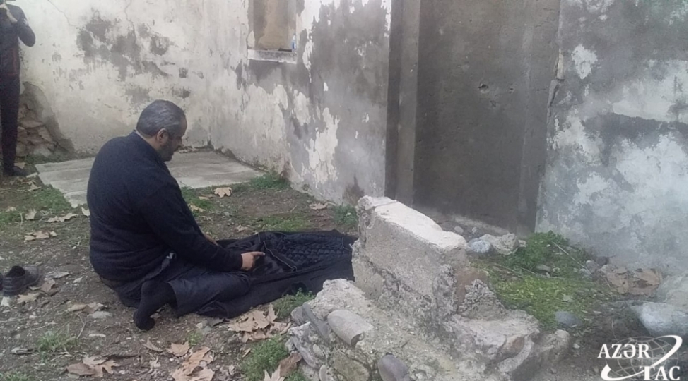 liviyali-diplomat-ermeniler-terefinden-dagidilmish-zengilan-sheher-mescidinde-namaz-qilib