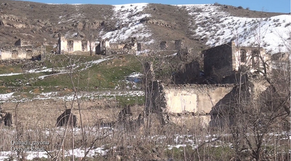 mn-qezyan-kendinin-goruntulerini-yaydi