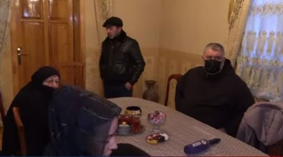intihar-eden-sevilin-ailesi-danishdi-atasi-ile-de-nishanlisi-ile-de-munasibeti-normal-idi-video