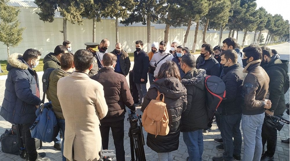 media-numayendeleri-cemshid-naxchivanski-adina-herbi-liseyde-olublar