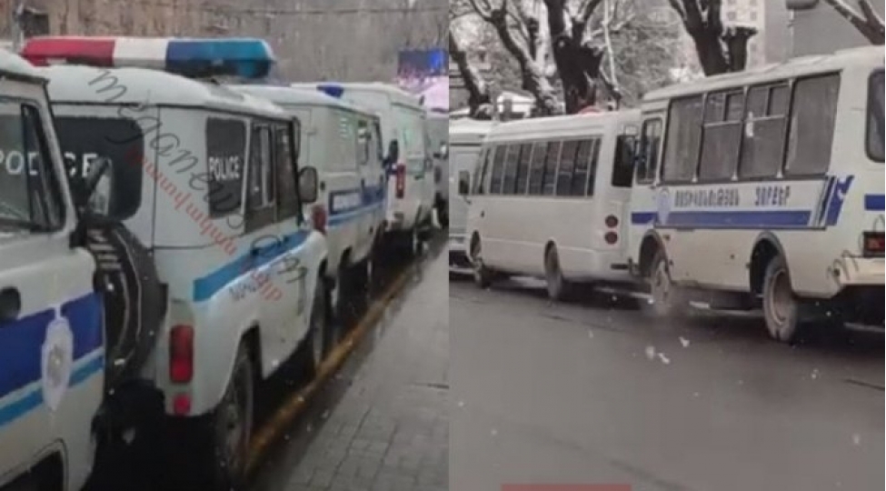 yuzlerle-polis-pashinyanin-evini-nezarete-goturdu-video