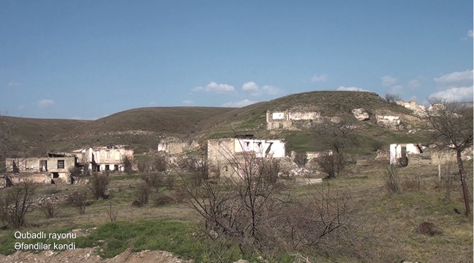 nazirlik-ermenilerin-viran-qoydugu-kendin-goruntulerini-yaydi-fotovideo