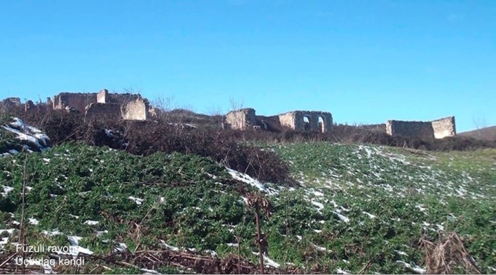 fuzulinin-uchbulaq-kendi-video