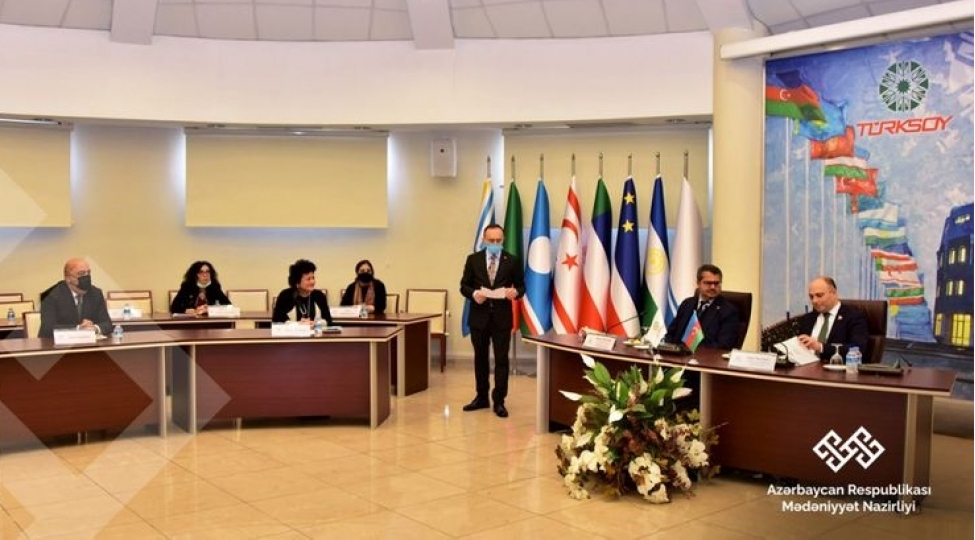 azerbaycanli-medeniyyet-ve-incesenet-xadimleri-ile-gorush-kechirilib