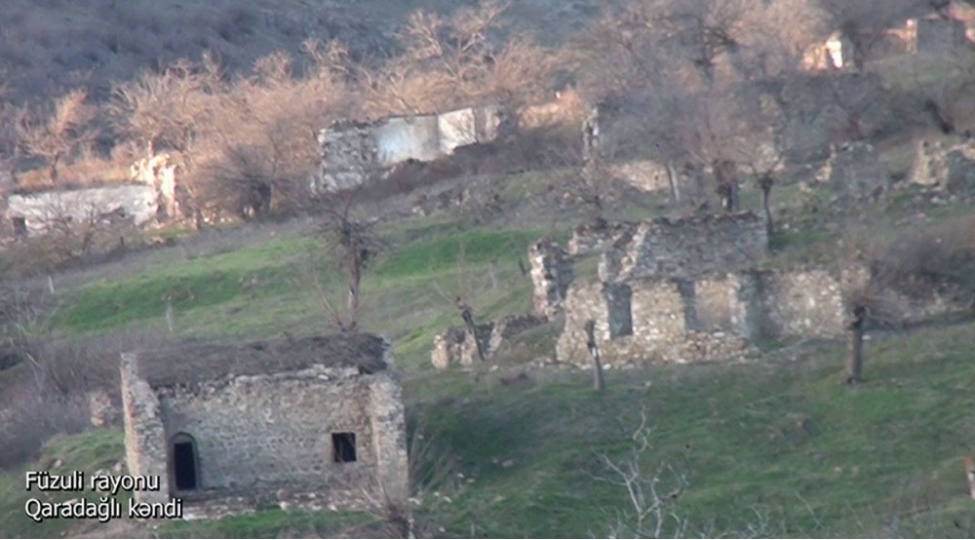 fuzulinin-qaradagli-kendi-video
