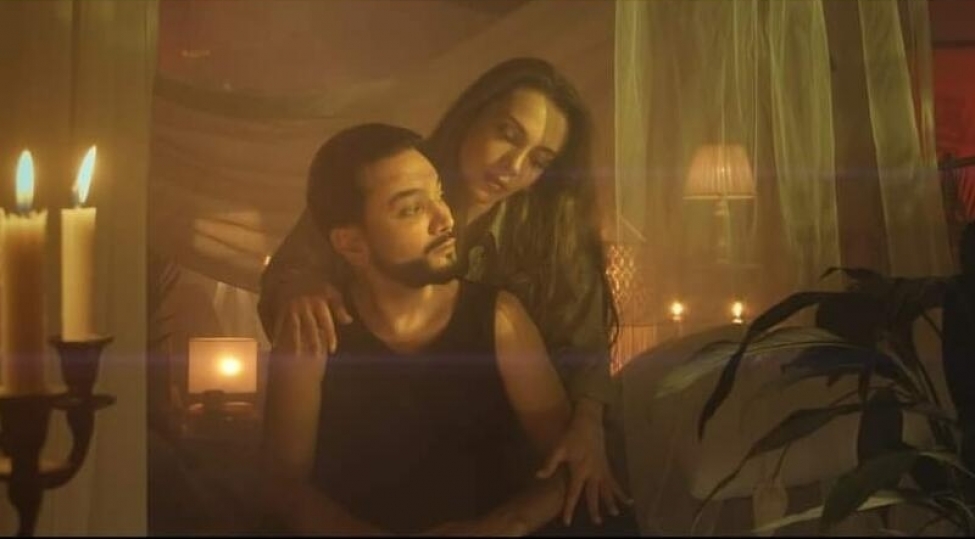 xalq-artistinin-modelle-klipde-semimi-goruntuleri-video