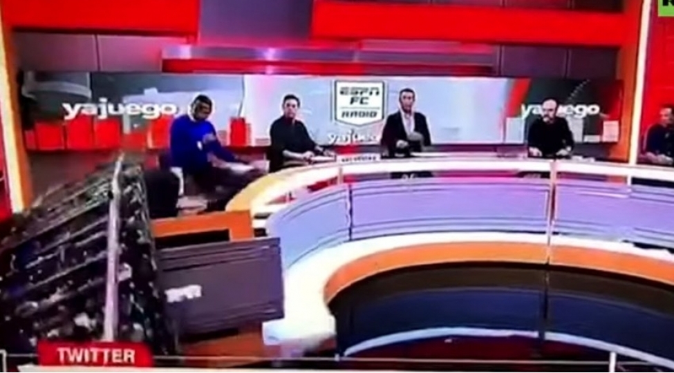 canli-yayimda-ustune-ekran-dushdu-video