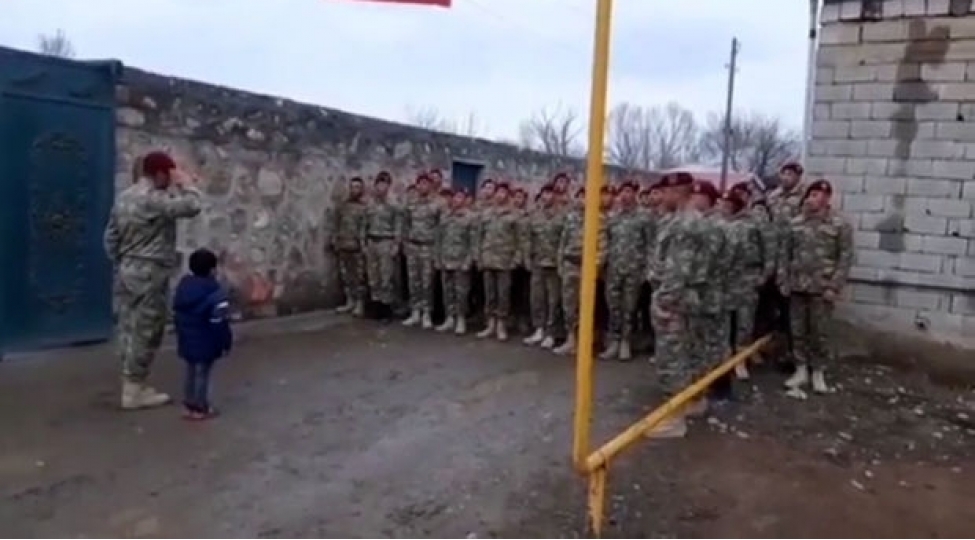 shexsi-heyet-shehid-komandirin-ovladinin-ziyaretine-getdi-video