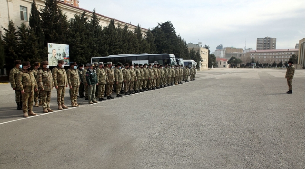 shexsi-heyet-ve-herbi-texnika-telim-bolgesine-yola-dushub-video