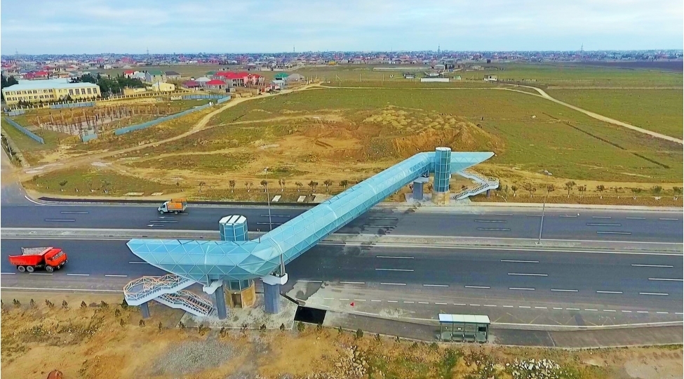 qala-pirallahi-avtomobil-yolunun-36-ci-km-de-yeni-yerustu-piyada-kechidi-insha-edilib-video