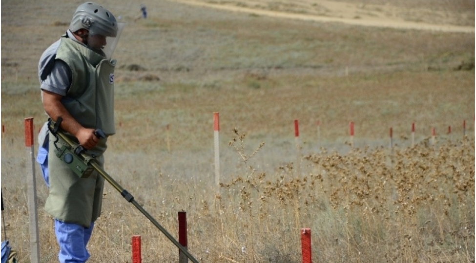 beynelxalq-mina-xeberdarligi-gunu-bu-problemin-qlobal-tehluke-olmasi-ve-maariflendirilmesi-baximindan-ehemiyyetlidir