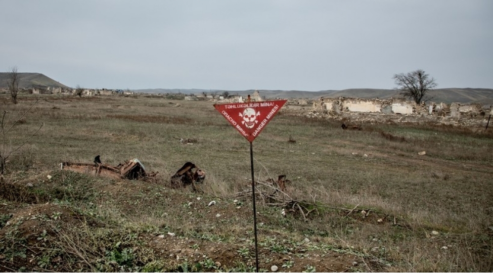 general-dushmen-geri-chekilerken-dar-kechidleri-minalayib