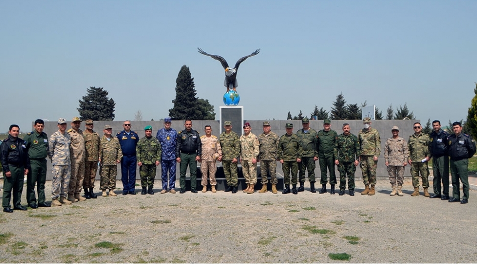 xarici-olkelerin-azerbaycandaki-herbi-attasheleri-hhq-nin-herbi-hissesini-ziyaret-edib