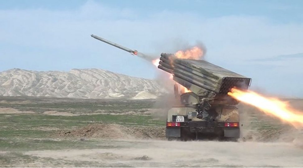 azerbaycan-ordusunda-raket-artilleriya-batareyalarinin-doyush-atishli-taktiki-telimleri-bashlayib-video