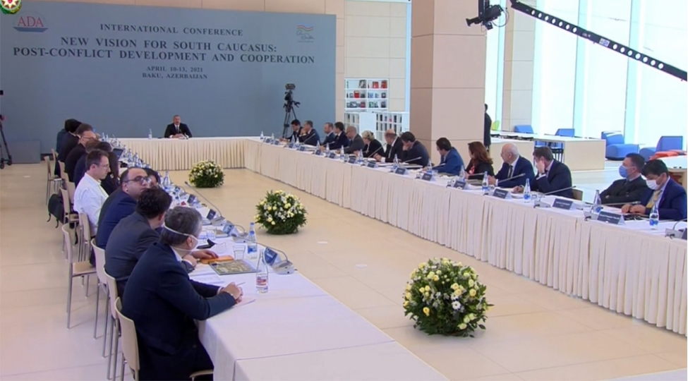 prezident-ilham-eliyev-cenubi-qafqaza-yeni-baxish-munaqisheden-sonra-inkishaf-ve-emekdashliq-adli-konfransda-chixish-edir-canli
