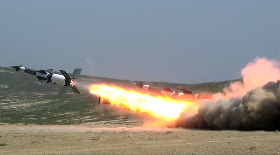 zenit-raket-qoshunlarinda-doyush-atishli-telimler-kechirilib-video-2