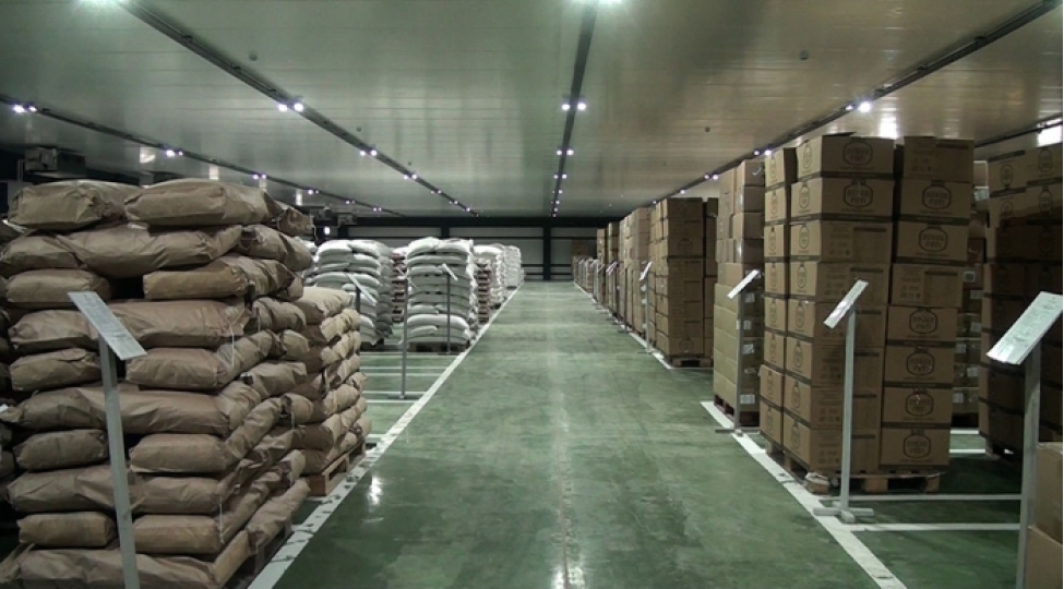 mn-in-bolgelerdeki-anbarlari-yeniden-quruldu-video