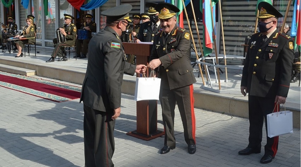 herbi-liseyin-bir-qrup-emekdashi-mukafatlandirilib