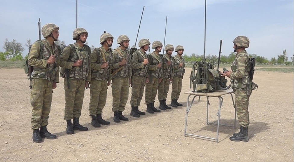 birleshme-ve-hisselerin-rabite-bolmeleri-ile-taktiki-meshgele-kechirilib