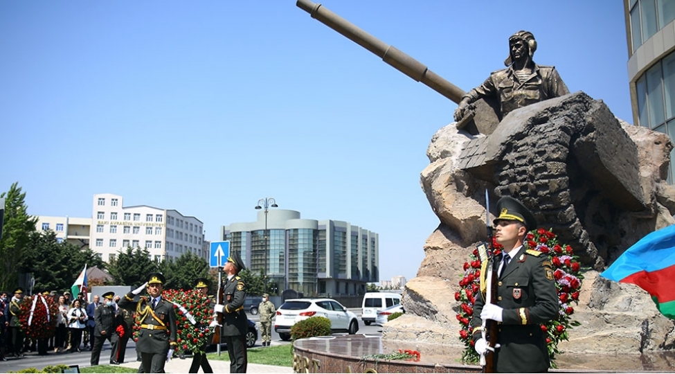 albert-aqarunovun-xatiresi-yad-edilib