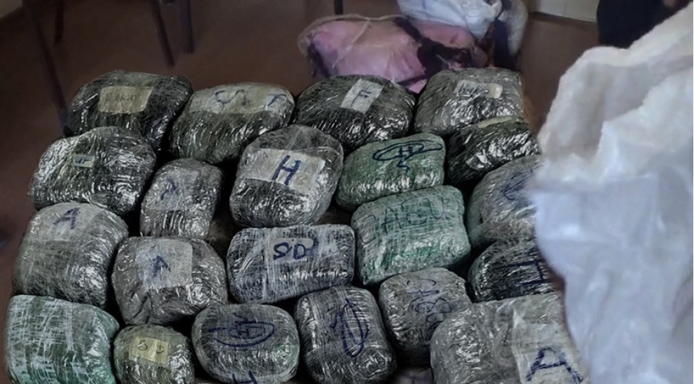 polis-emeliyyat-kechirdi-128-kq-narkotik-goturuldu-foto-video