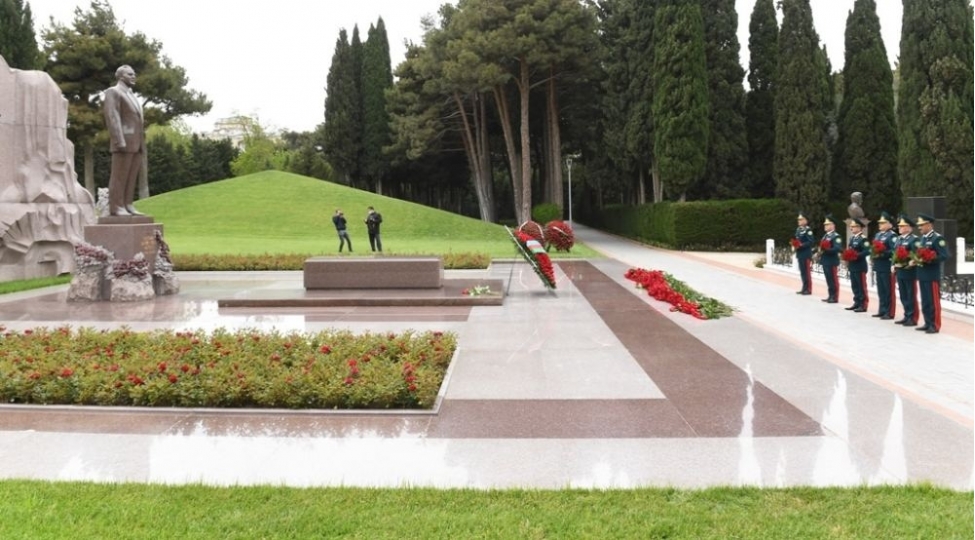 serhedchiler-umummilli-liderin-anadan-olmasinin-98-ci-ildonumunu-qeyd-edibler