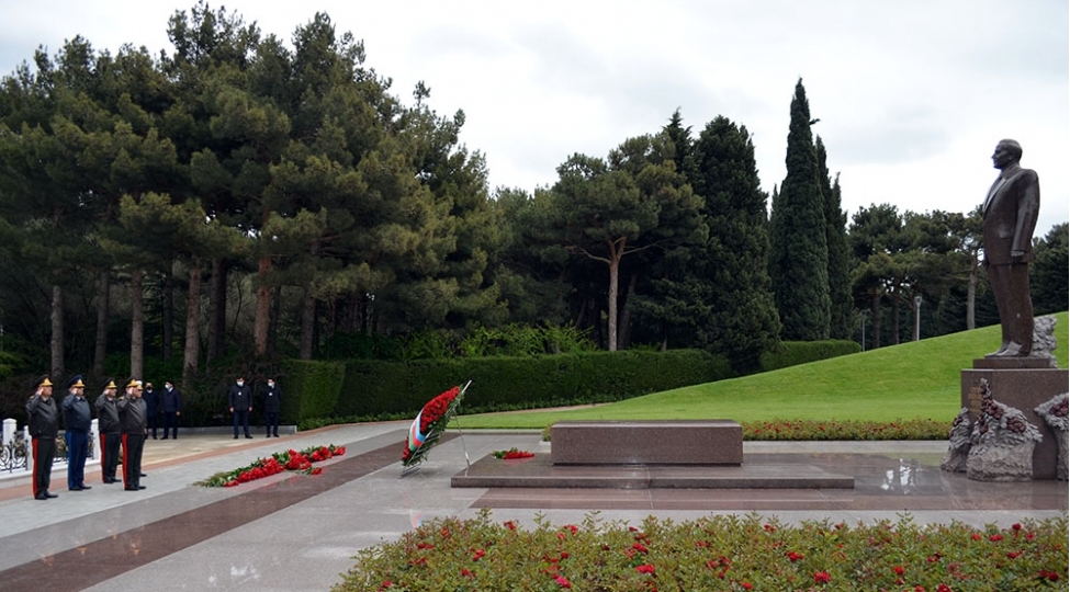 mudafie-nazirliyinin-rehberliyi-umummilli-liderin-xatiresini-yad-edib-video