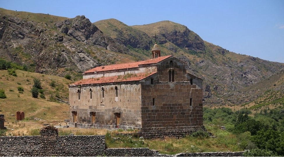 icma-sedri-agoglan-mebedi-alban-musteqil-kilsesinin-irsidir-ermenilere-hech-bir-baglantisi-yoxdur