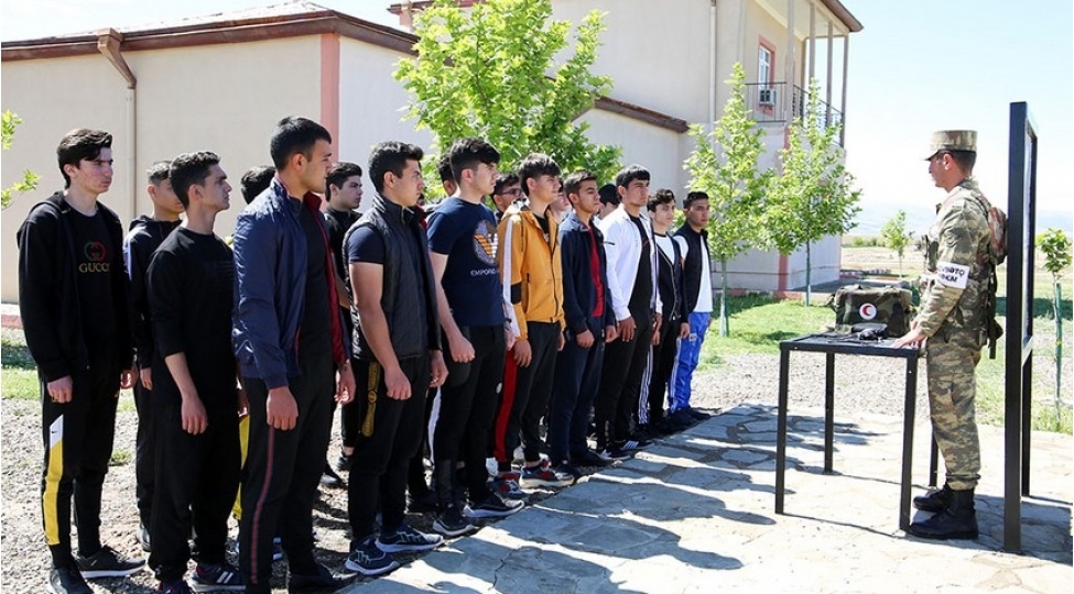 mektebliler-telim-merkezlerindeki-praktiki-meshgelelerde-ishtirak-edibler