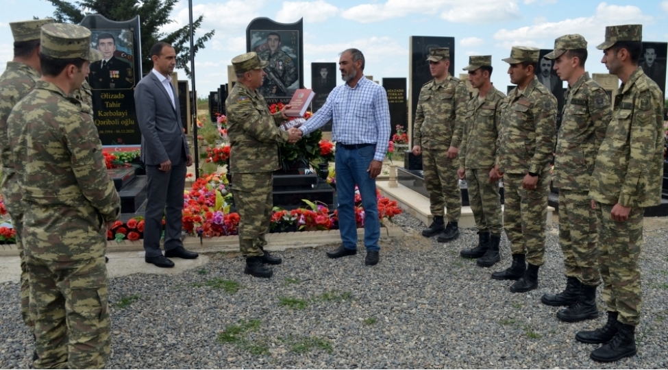 shehidsarvan-mirzeyevin-ailesi-ziyaret-olunub