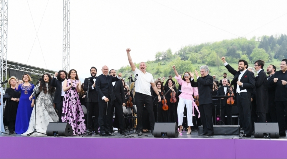 shushanin-cidir-duzunde-xaribulbul-musiqi-festivali-qala-konsertle-basha-chatib-yenilenibvideo