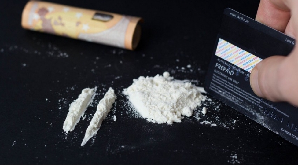 paytaxtda-narkotike-gore-3-nefer-saxlanildi-fotovideo