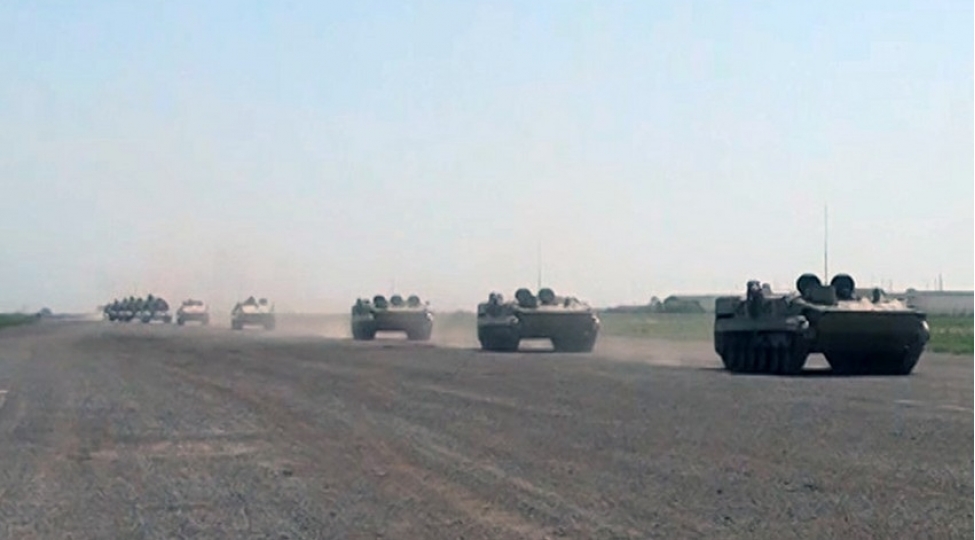 raket-ve-artilleriya-bolmeleri-teyin-edilmish-marshrutlarla-hereket-edir