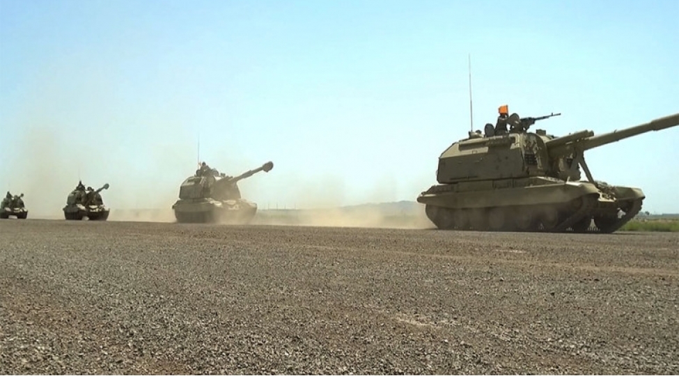 telimlere-celb-edilen-qoshunlar-cemleshme-rayonlarini-tutur-video