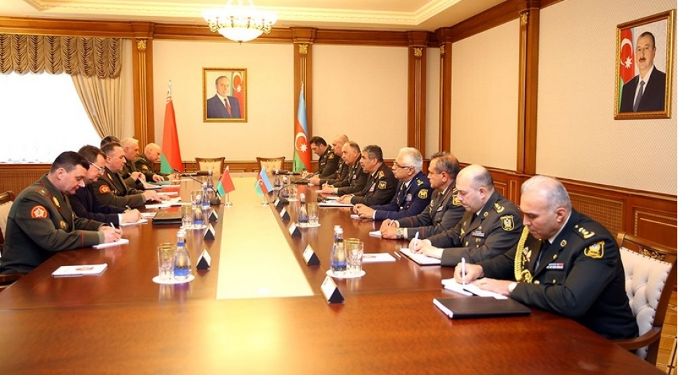 azerbaycan-ile-belarus-mudafie-nazirlerinin-gorushu-olub-foto