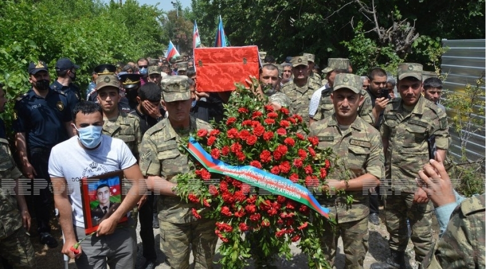 veten-muharibesinde-shehid-olan-bash-leytenantterterde-defn-edilib