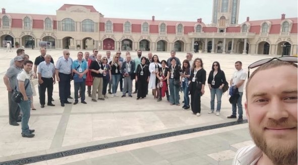 azerbaycan-ressamlari-naxchivana-toplashdi-xariciler-ise-onlayn-qoshuldu-foto