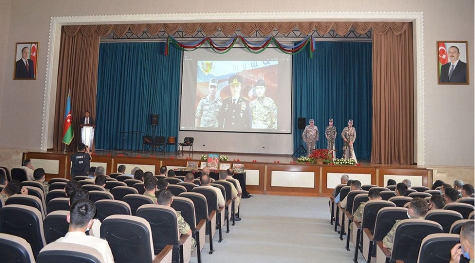 shehidlerin-xatiresi-ehtiramla-anilib-video