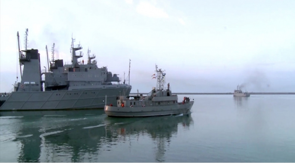 azerbaycanin-herbi-gemileri-doyush-atishlari-icra-edib-video