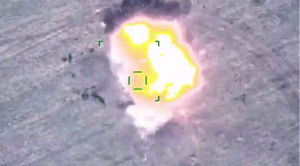 veten-muharibesi-zamani-dushmenin-herbi-texnikasinin-mehv-edilmesinin-yeni-videogoruntuleri-video